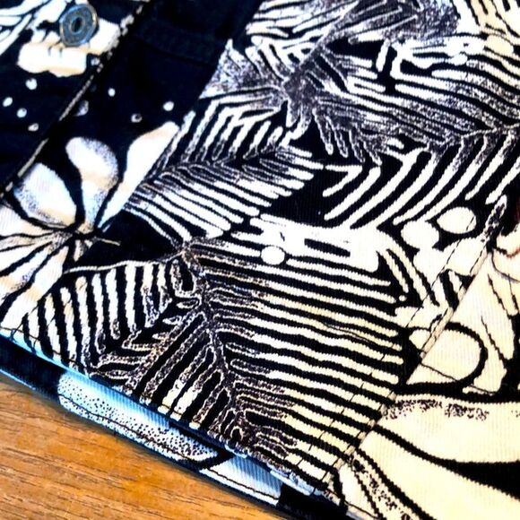Chico’s button Jacket beautiful black and white patches of ferns leaves flowers - Picture 12 of 13